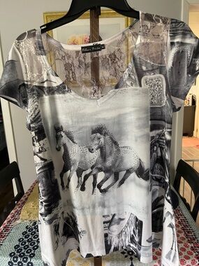 Gray Horse Print Lace Accent Short Sleeve Top